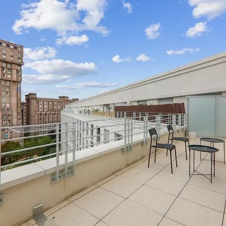 Chic And Spacious Apart With Parking شقة